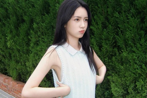 1天曝3大瓜！顶流女星签协议、约会激吻、知三当三各个炸裂